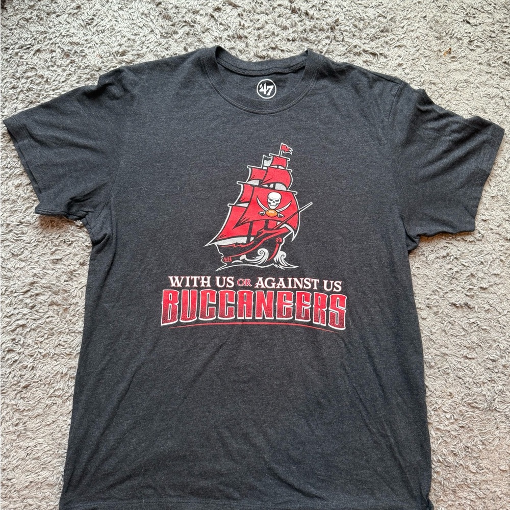 Tampa Bay Buccaneers 47 Brand Charcoal T-Shirt. Size Medium
